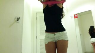 JaydeBabe_Squirting-in-a-fitting-room
