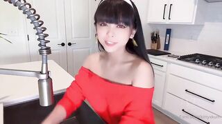 Kittyxkum housewife riding in the kitchen