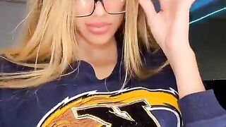 Legendary pussy 19yo (Video 4)