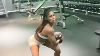 Alejandra Arevalo (al3jandraarevalo) - Instagram (Video 2)
